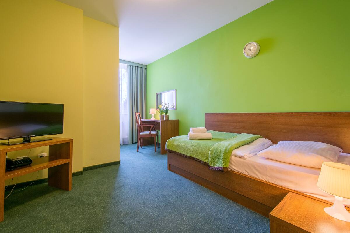Classic Single Room, 1 Bedroom | In-room safe, desk, blackout drapes, iron/ironing board (on request)