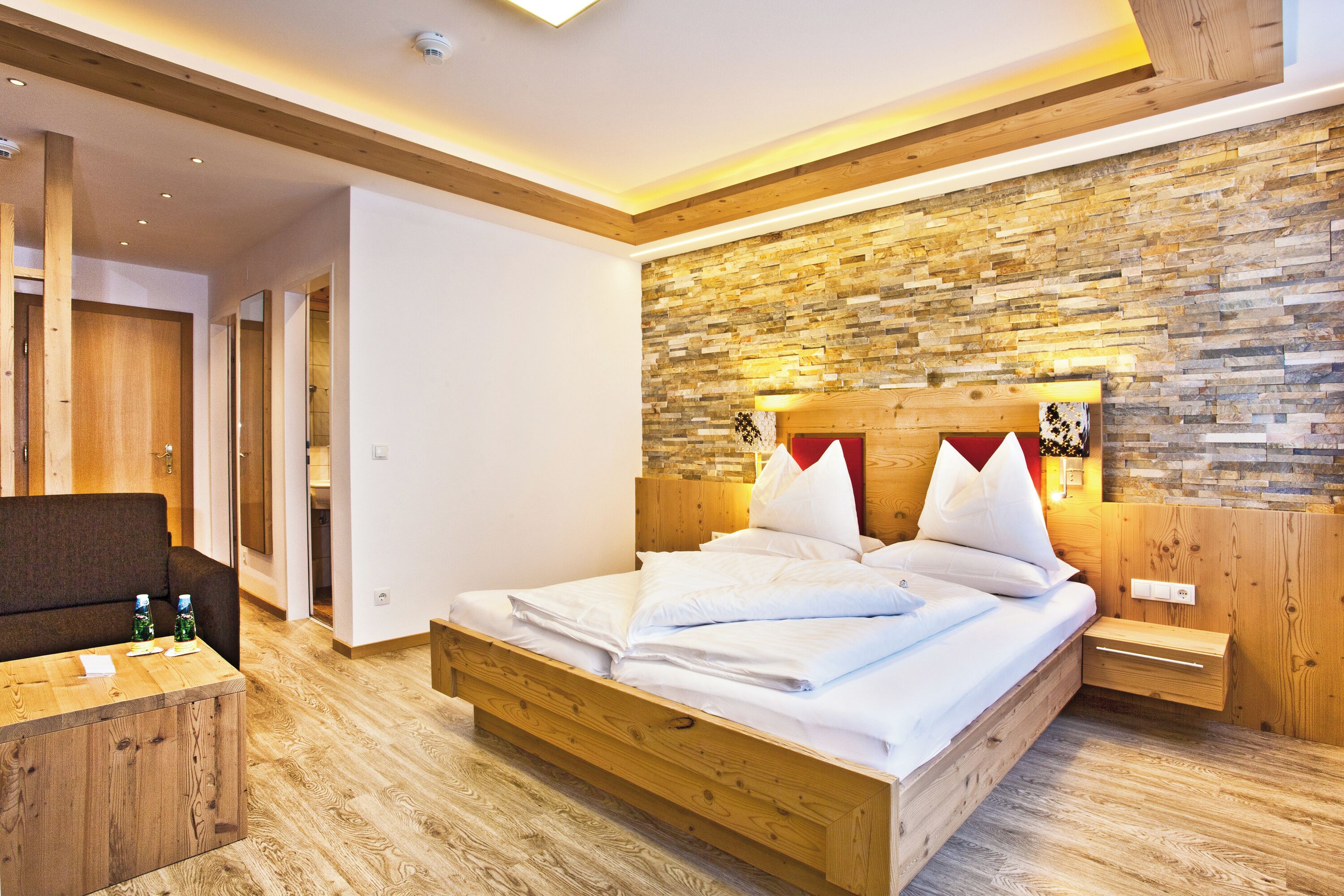 Chambre double | Coffre-fort, bureau, accès au Wi-Fi (inclus), literie fournie