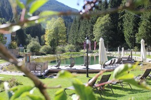 Indoor pool, outdoor pool, pool umbrellas, pool loungers - Landhotel Alpenhof (Filzmoos)