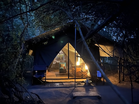 1 bedroom, premium bedding, memory-foam beds, individually decorated. Mahoora - Udawalawe by Eco Team