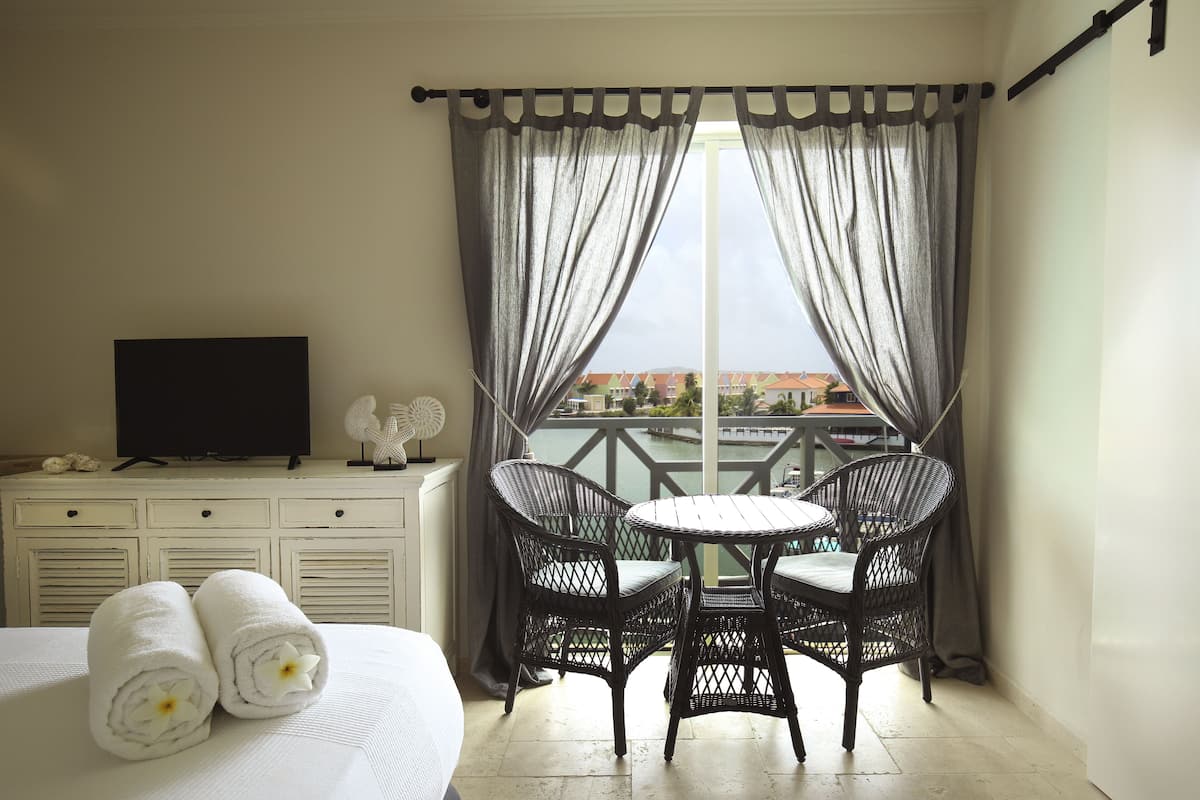 Kamar Double atau Twin Standar, pemandangan marina | Brankas, ruang kerja ramah laptop, dan setrika/meja setrika