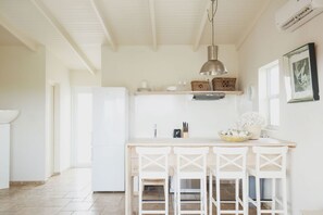 Appartement, 2 slaapkamers | Privékeuken | Een koelkast/vriezer