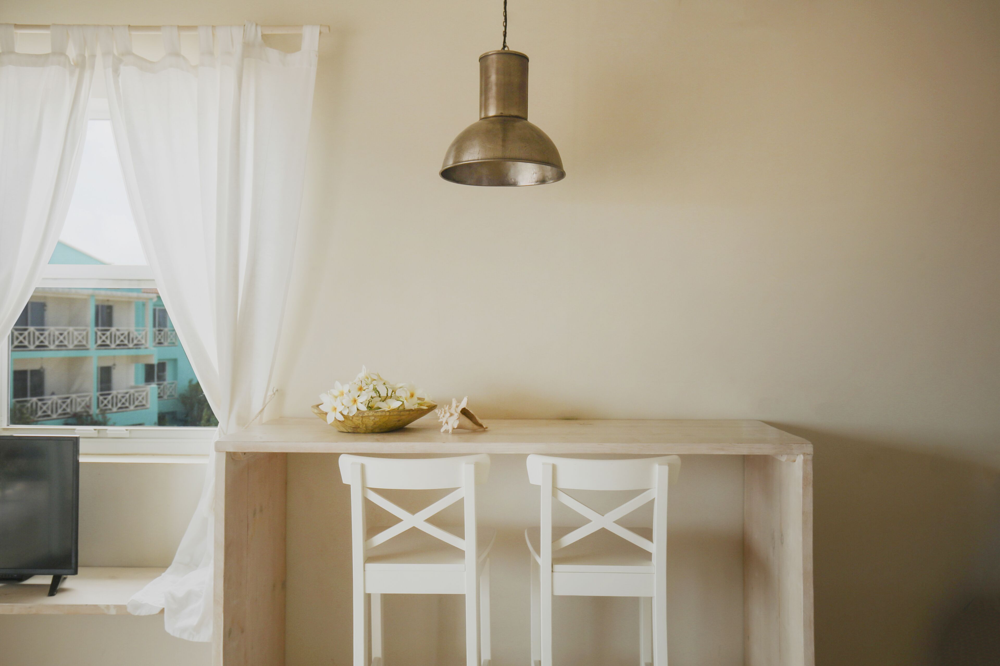 comfort studio, 1 queen bed, lagoon view, courtyard area | living area | 32-inch smart tv with cable channels