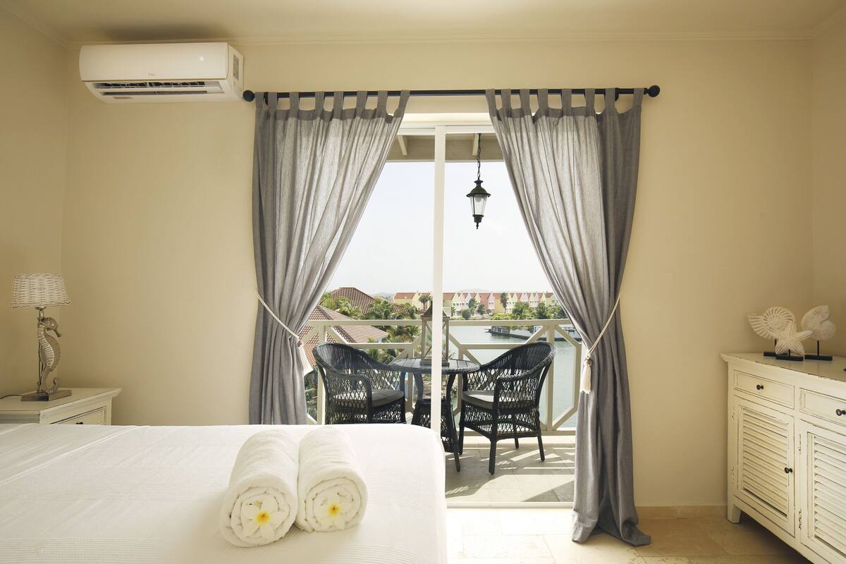 Kamar Double atau Twin Standar, balkon, pemandangan marina | Brankas, ruang kerja ramah laptop, dan setrika/meja setrika