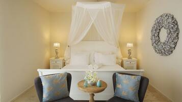 Design-Doppelzimmer, Balkon | Zimmersafe, laptopgeeigneter Arbeitsplatz, Bügeleisen/Bügelbrett