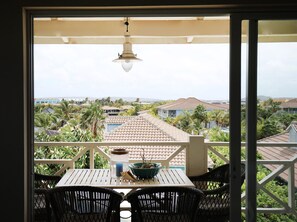 舒适开间, 1 张大床, 环礁湖景观, 庭院 | 客房景观