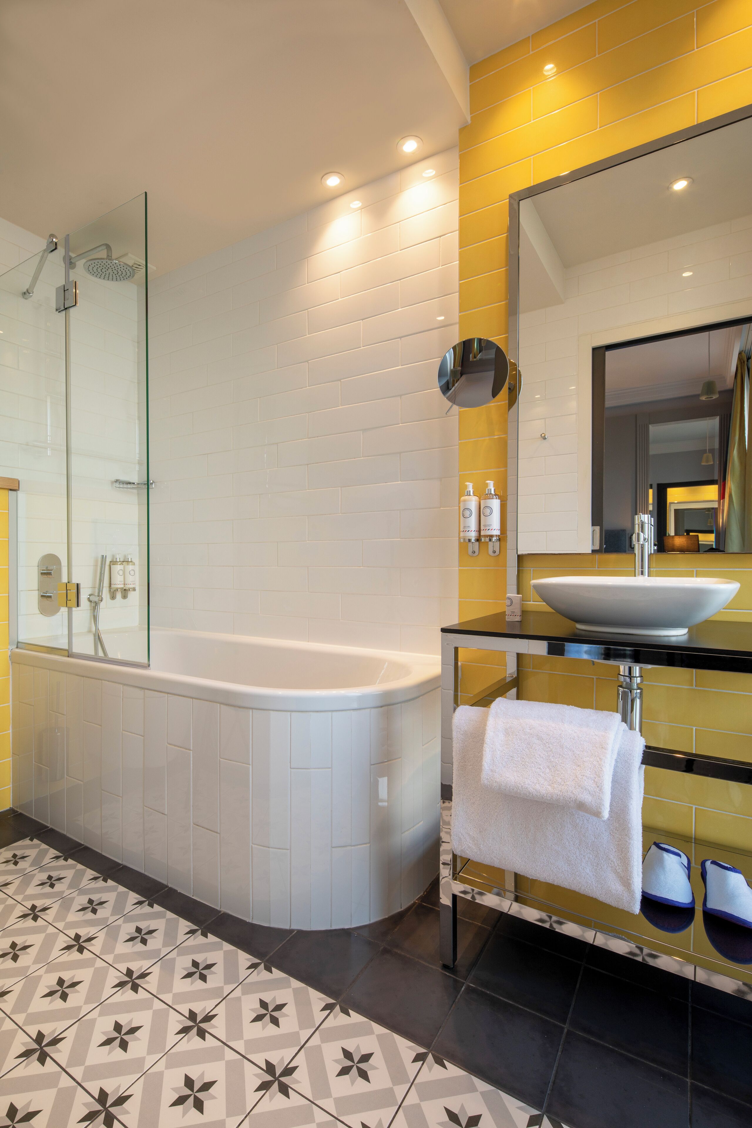 shower, rainfall showerhead, free toiletries, hair dryer