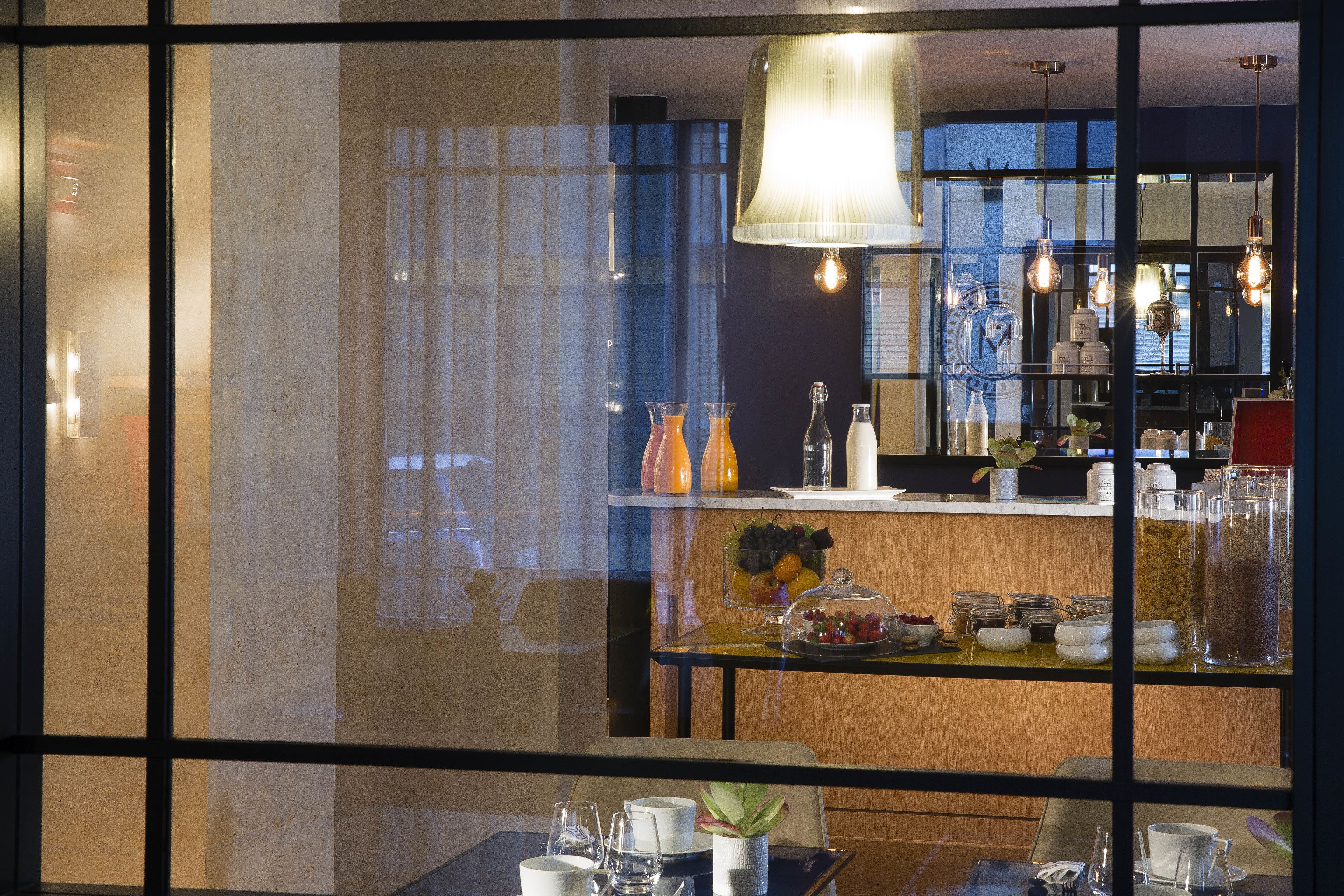 Daily cooked-to-order breakfast (EUR 21 per person)