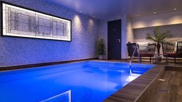 Parihoitohuone(ita), sauna, vartalohoitoja, syväkudoshierontaa