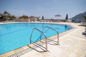 Indoor pool, outdoor pool, open 9:00 AM to 6:00 PM, pool umbrellas - Ionikos Hotel (Kos)