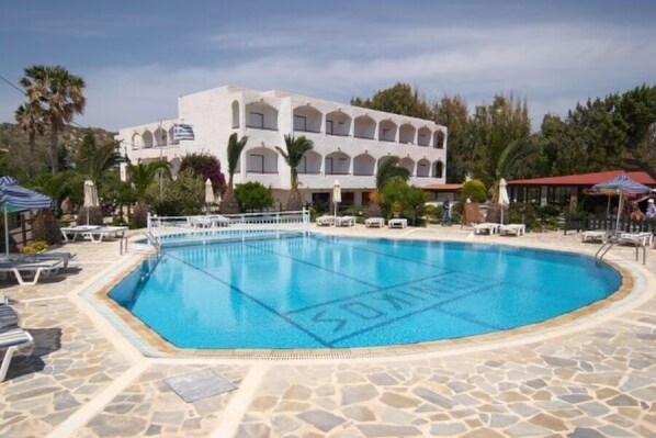Indoor pool, outdoor pool, open 9:00 AM to 6:00 PM, pool umbrellas - Ionikos Hotel (Kos)