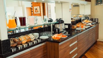 Free daily buffet breakfast