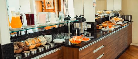 Free daily buffet breakfast