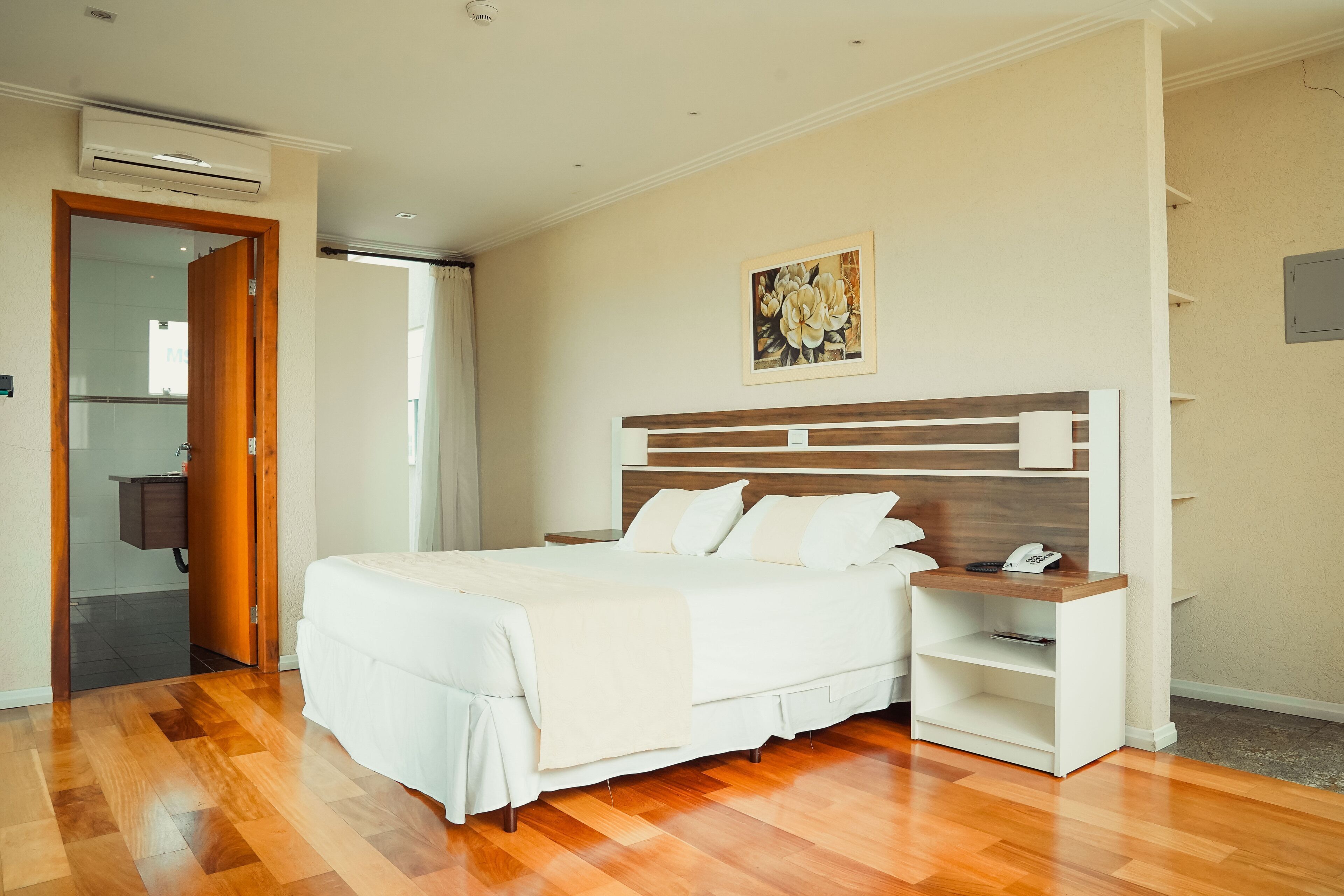 Minibar, blackout drapes, free WiFi, bed sheets