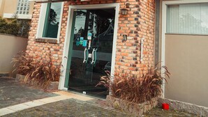 A hotel with a brick facade, a reception sign, and a glass entrance. - Hotel Imperial (Quatro Barras)