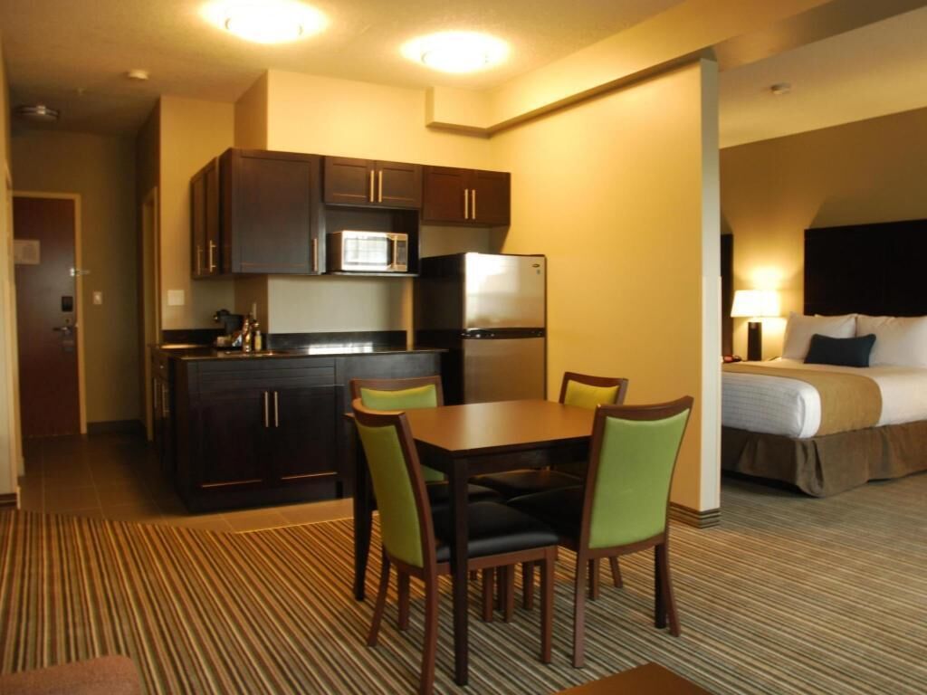 Pillow-top beds, desk, laptop workspace, iron/ironing board