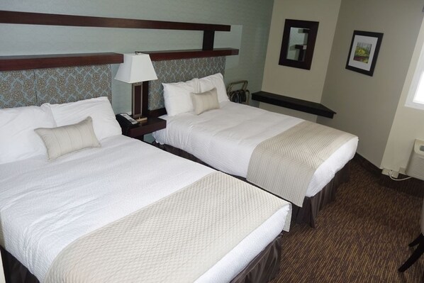 Bureau, fer et planche à repasser, lits pliants/supplémentaires