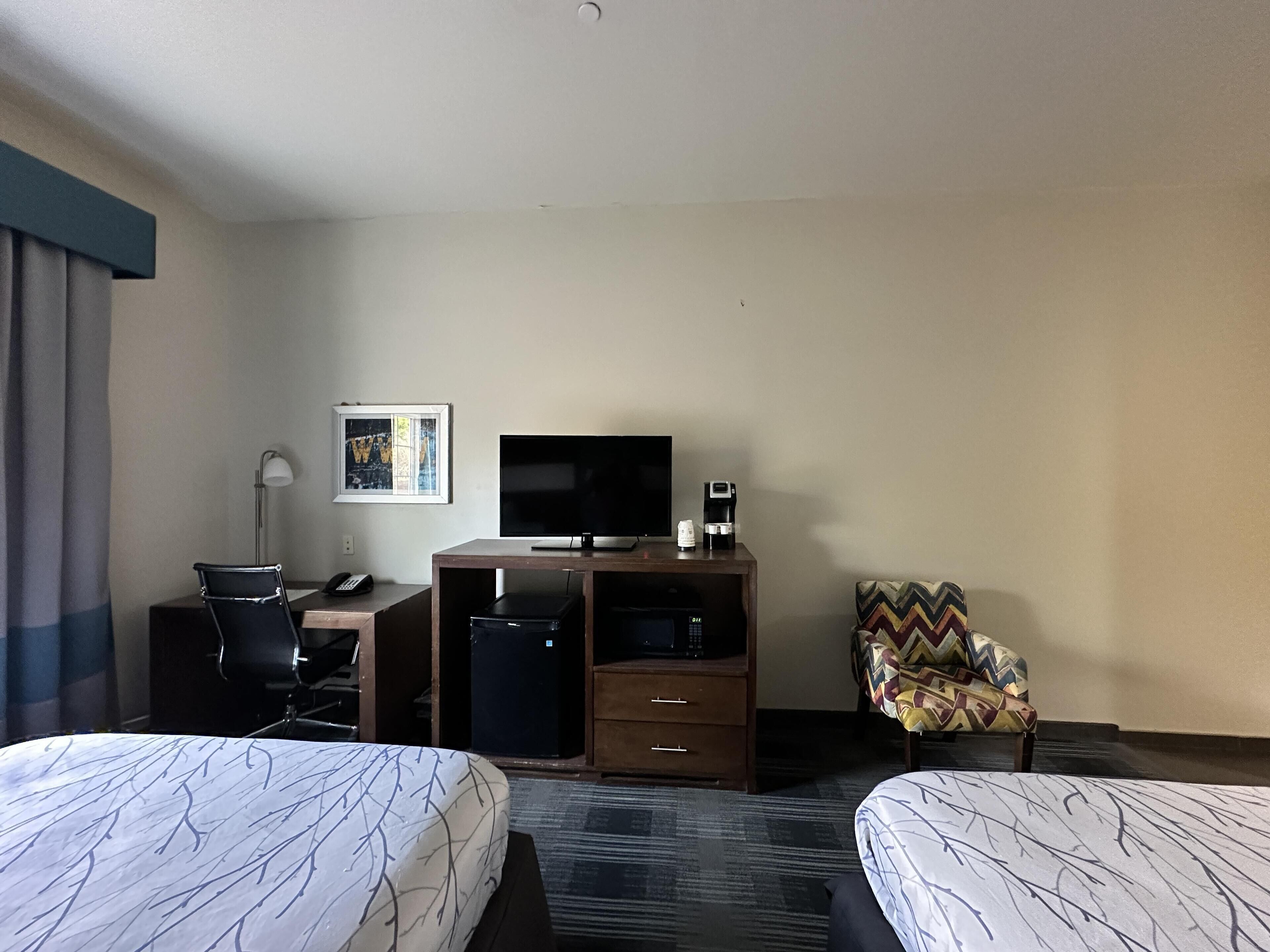 Escritorio, tabla de planchar con plancha y cunas gratuitas 