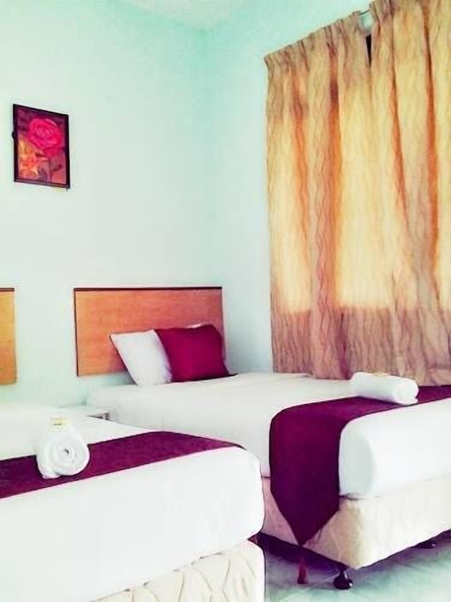 Tabla de planchar con plancha, wifi gratis y ropa de cama 