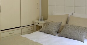 Caja de seguridad en la habitación, cunas gratuitas y wifi gratis 