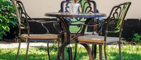 Tempat makan outdoor