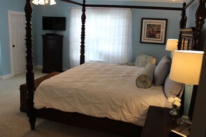 Luxury Room, Private Bathroom (Pool View King) | Egyptian cotton sheets, premium bedding, desk, laptop workspace - Huffman House (Minden)
