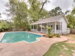 Outdoor pool, pool loungers