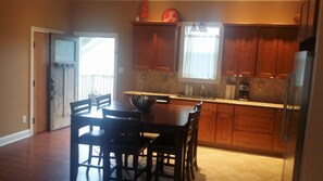 Deluxe Loft, 2 Bedrooms, 2 Bathrooms | Private kitchenette