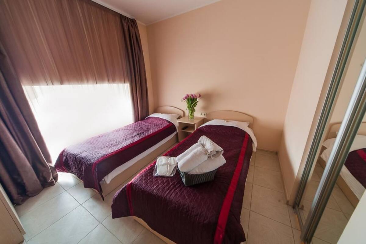 Standard Twin Room | In-room safe, blackout drapes, free WiFi, bed sheets