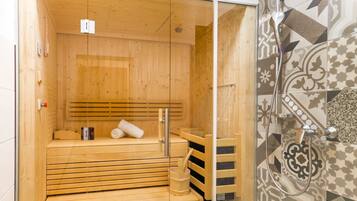 Apartment, 4 Schlafzimmer, Sauna (Excl. 266 EUR cleaning fee) | Badezimmer | Kostenlose Toilettenartikel, Haartrockner, Handtücher, Seife