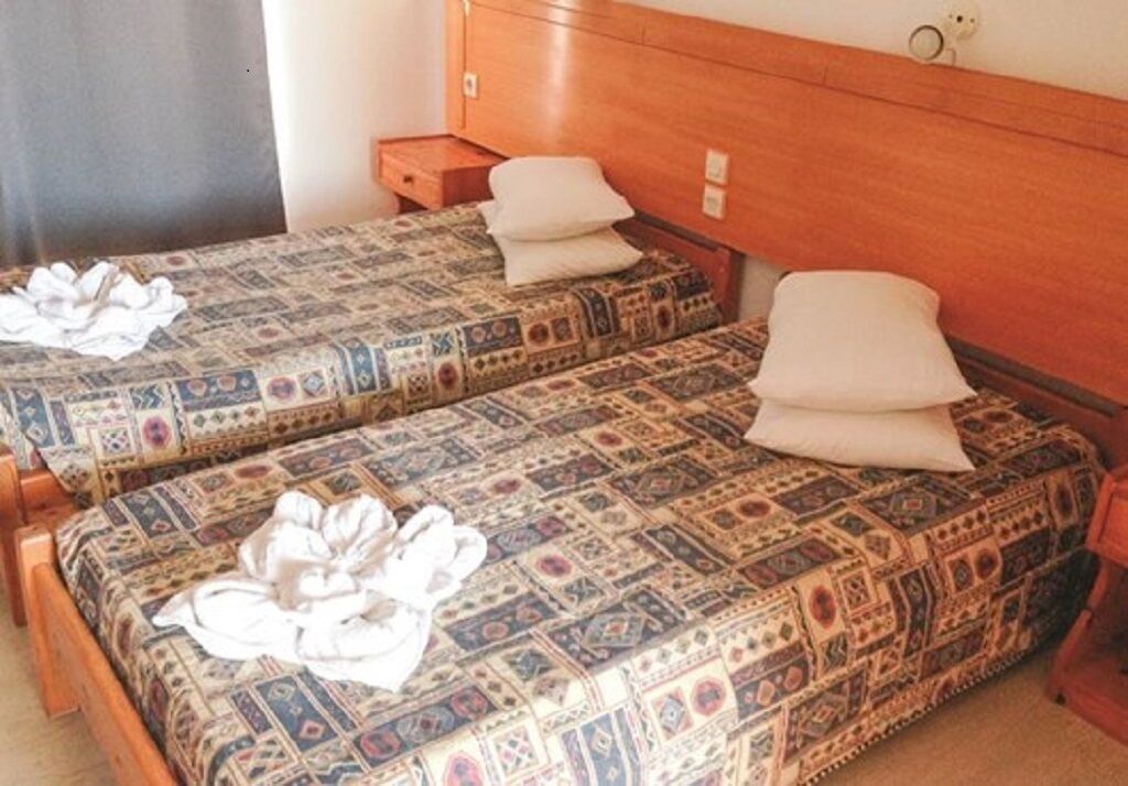 Free cots/infant beds, WiFi