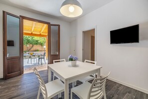 Superior-Haus, Kochnische | Eigene Küche | Großer Kühlschrank, Ofen, Herdplatte