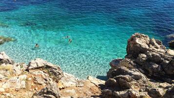 Ombrelloni, immersioni subacquee, snorkeling