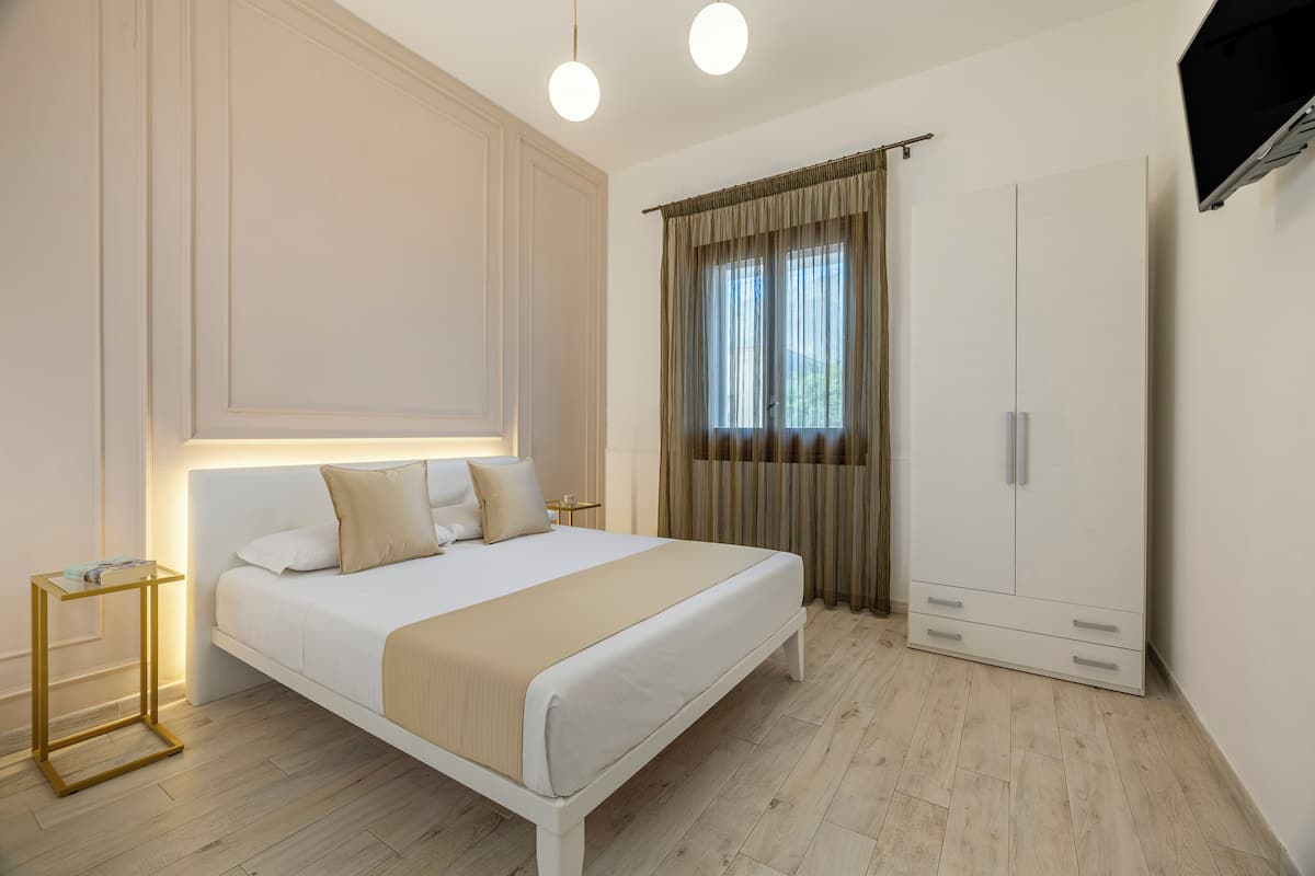 Apartamento conforto | 1 quarto, frigobar, individualmente mobiliados, escrivaninha