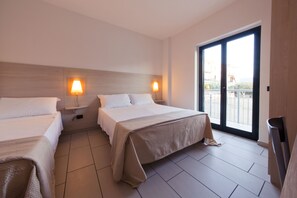 Een minibar, een bureau, extra bedden, gratis wifi