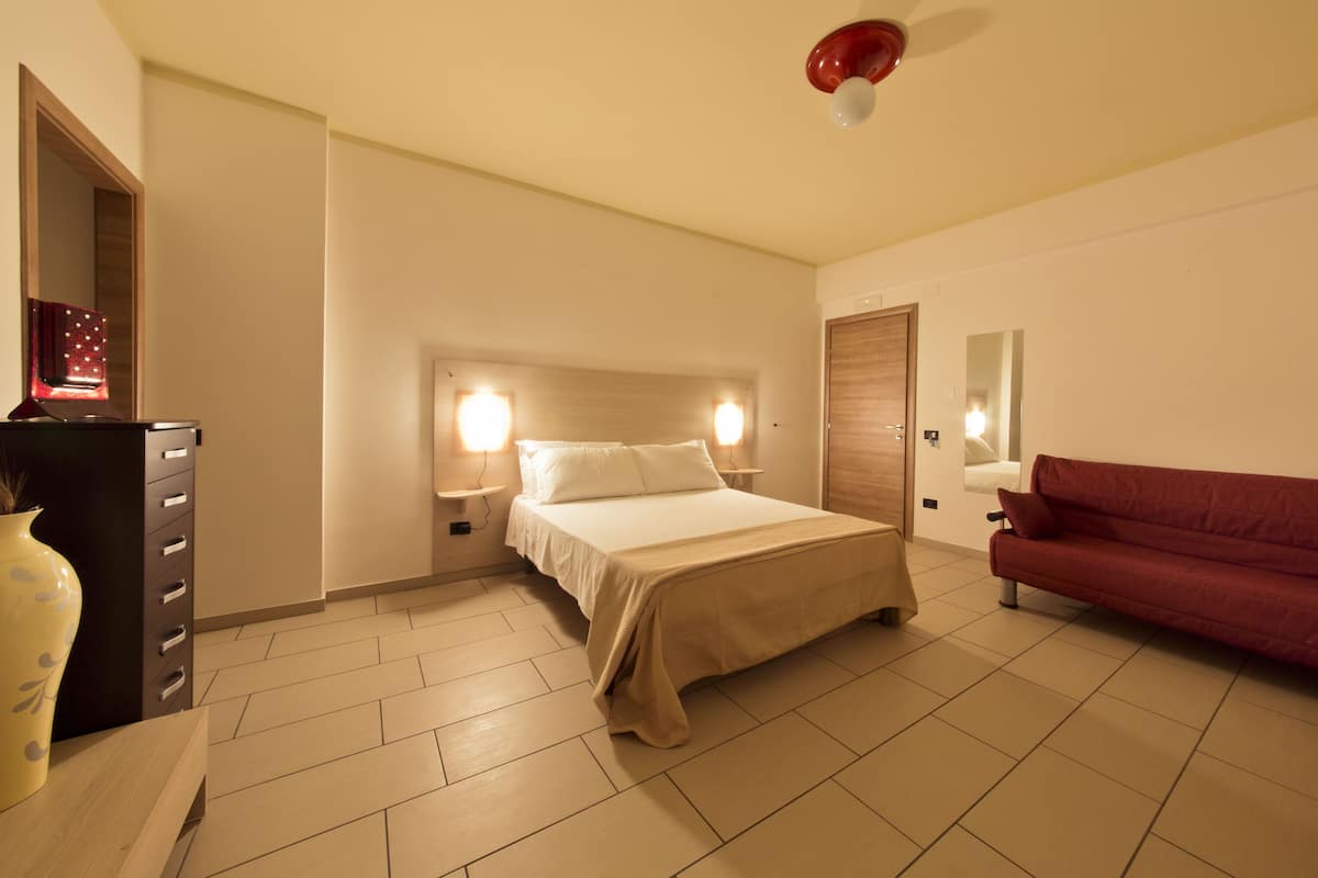 Habitación doble superior, Terraza | Minibar, escritorio, camas extra y wifi gratis
