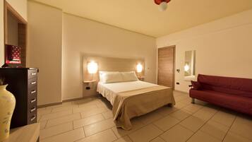 Superior-Doppelzimmer, Terrasse | Minibar, Schreibtisch, Zustellbetten, kostenloses WLAN