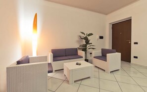 Lobby sitting area - Longomare Residence Vacanze (Corigliano-Rossano)