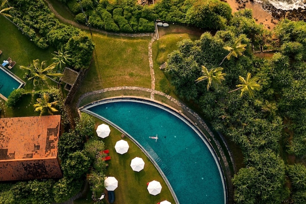 13 outdoor pools, pool umbrellas, pool loungers