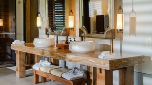 Premier Villa | Bathroom | Separate tub and shower, designer toiletries, hair dryer, bathrobes - Cape Weligama - Relais and Chateaux (Weligama)