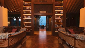 2 bars, bar en bord de piscine, bar de plage