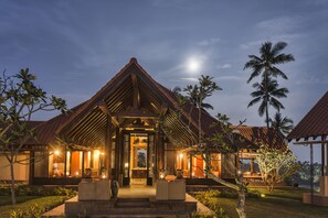 4 Restaurants, Frühstück, Mittagessen, lokale und internationale Küche