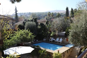 Outdoor pool, pool loungers - Shulamit Yard (Rosh Pinna)
