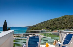 Junior Suite, Balcony, Sea View | Teres/patio
