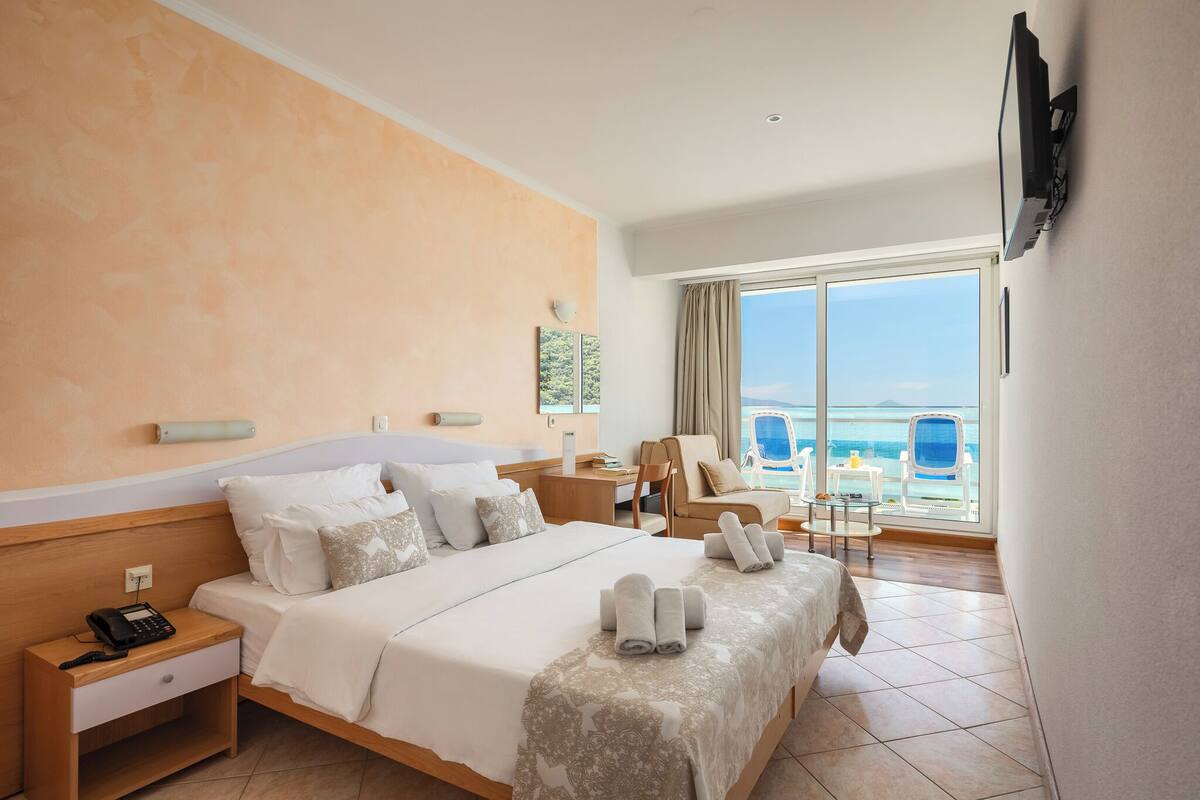 In-room safe, desk, blackout curtains, free WiFi