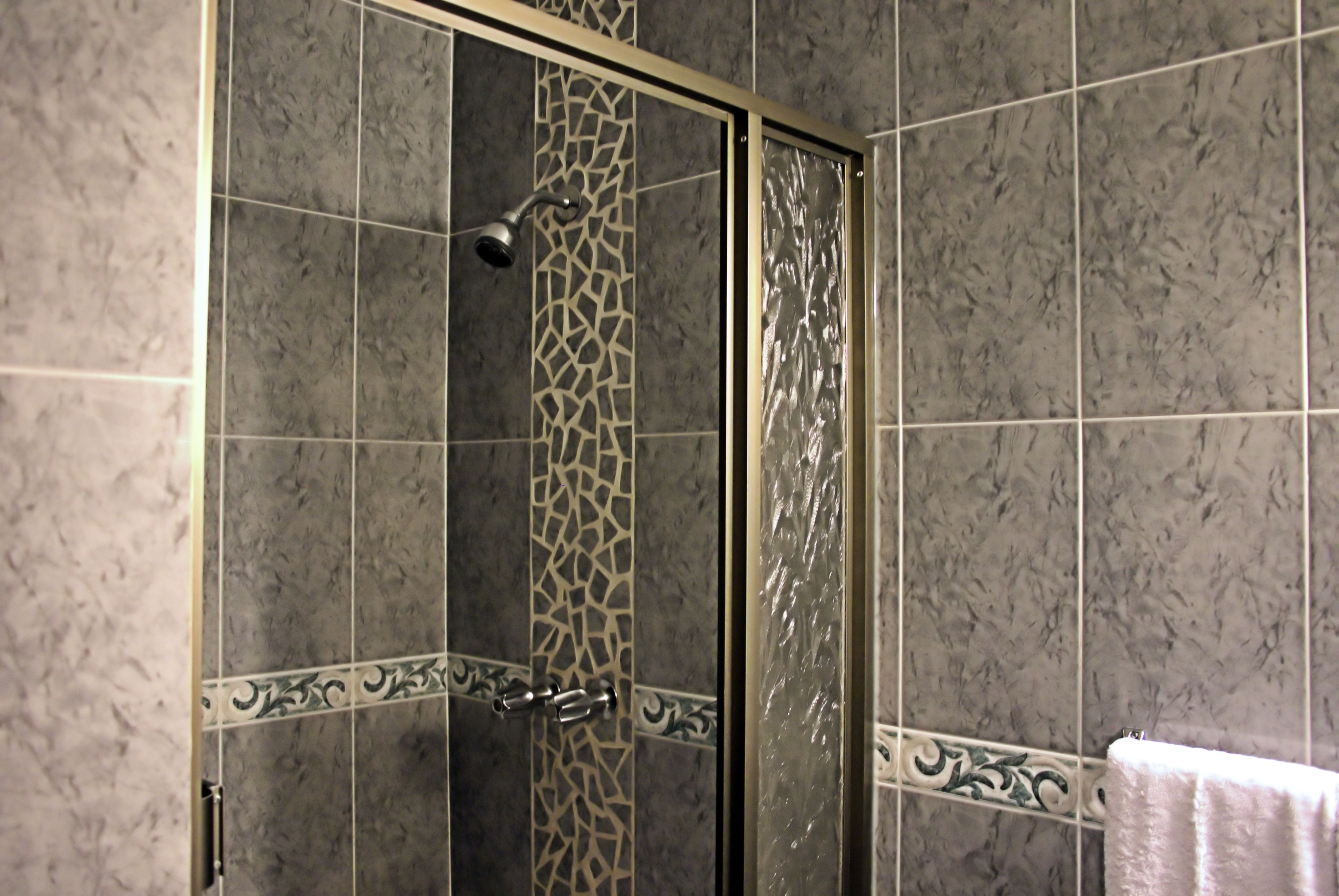 Standard Double Room | Bathroom | Shower, towels