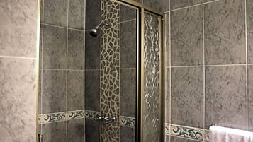 Standard Double Room | Bathroom | Shower, towels