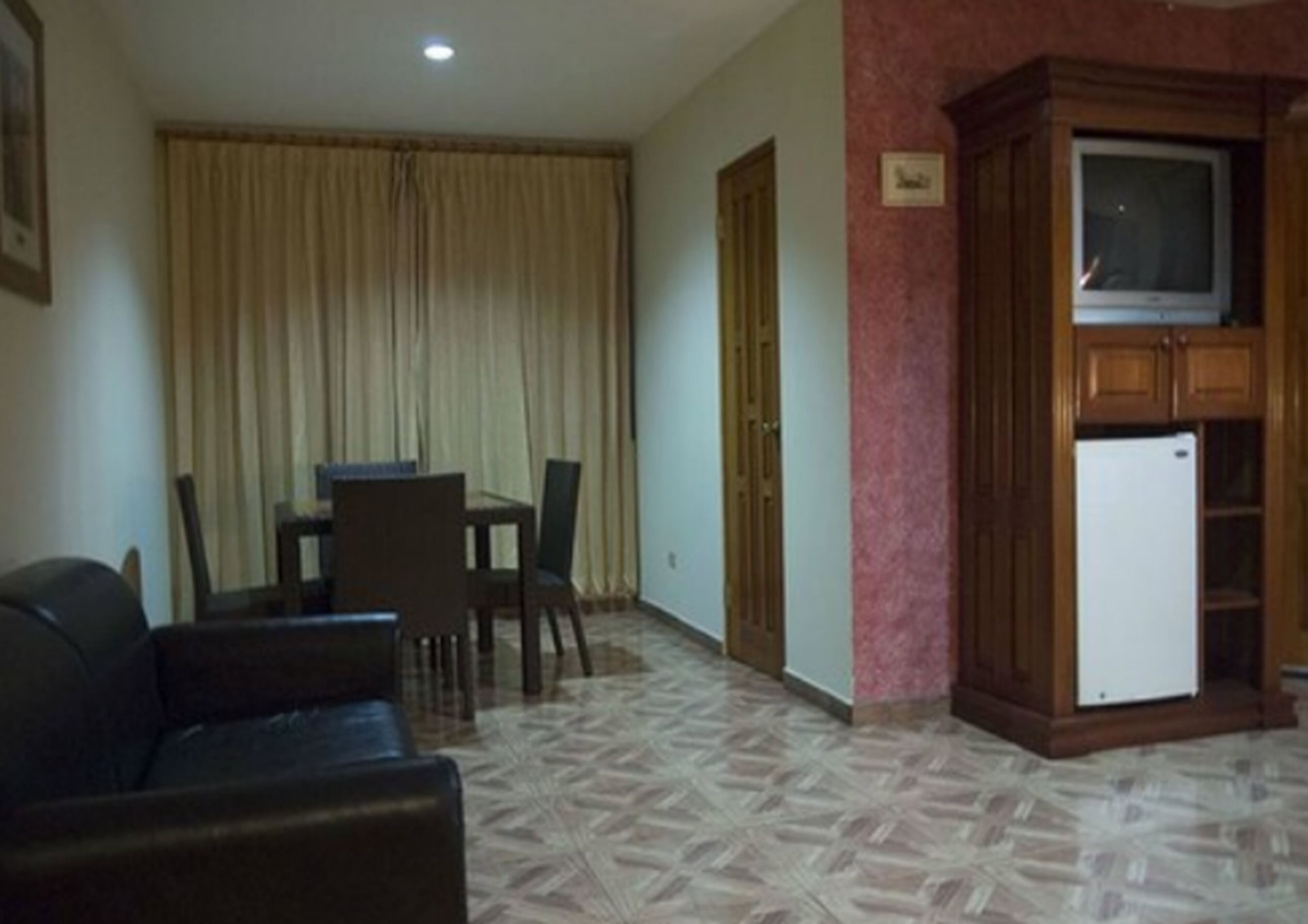 Suite | Área de sala de estar | Televisión de pantalla plana 