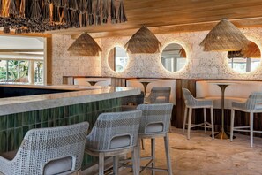 2 bars/lounges, swim-up bar, poolside bar