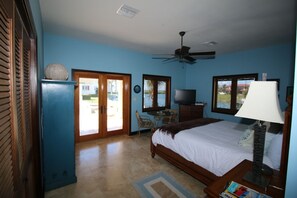 Villa luxueuse, 5 chambres, cuisine, vue sur l’océan | 1 chambre, literie de qualité, bureau, fer et planche à repasser